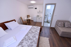 Airport Apartments TRI HRASTA